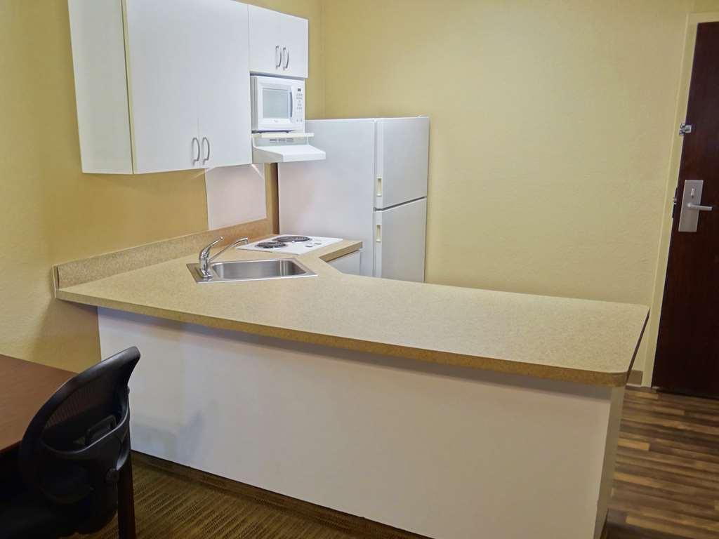 Extended Stay America Select Suites - Detroit - Roseville Room photo