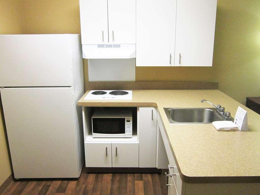 Extended Stay America Select Suites - Detroit - Roseville Room photo